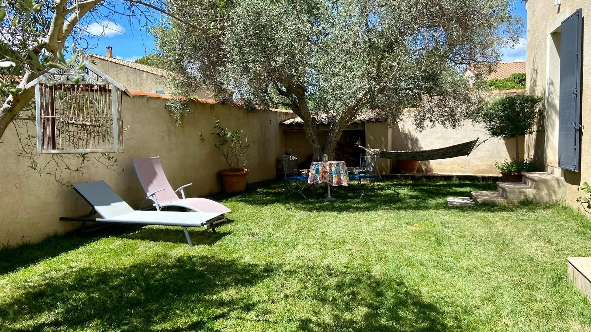 Homestay Chambre Spacieuse Avec Jardin Privatif Fontvieille